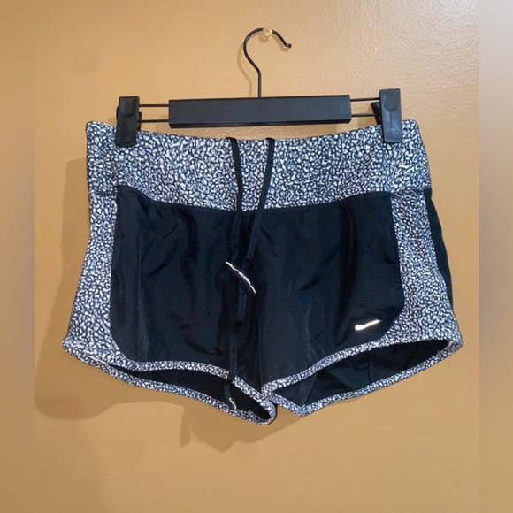 NIKE | Dri-Fit Running Shorts size small - Picture 4 of 6